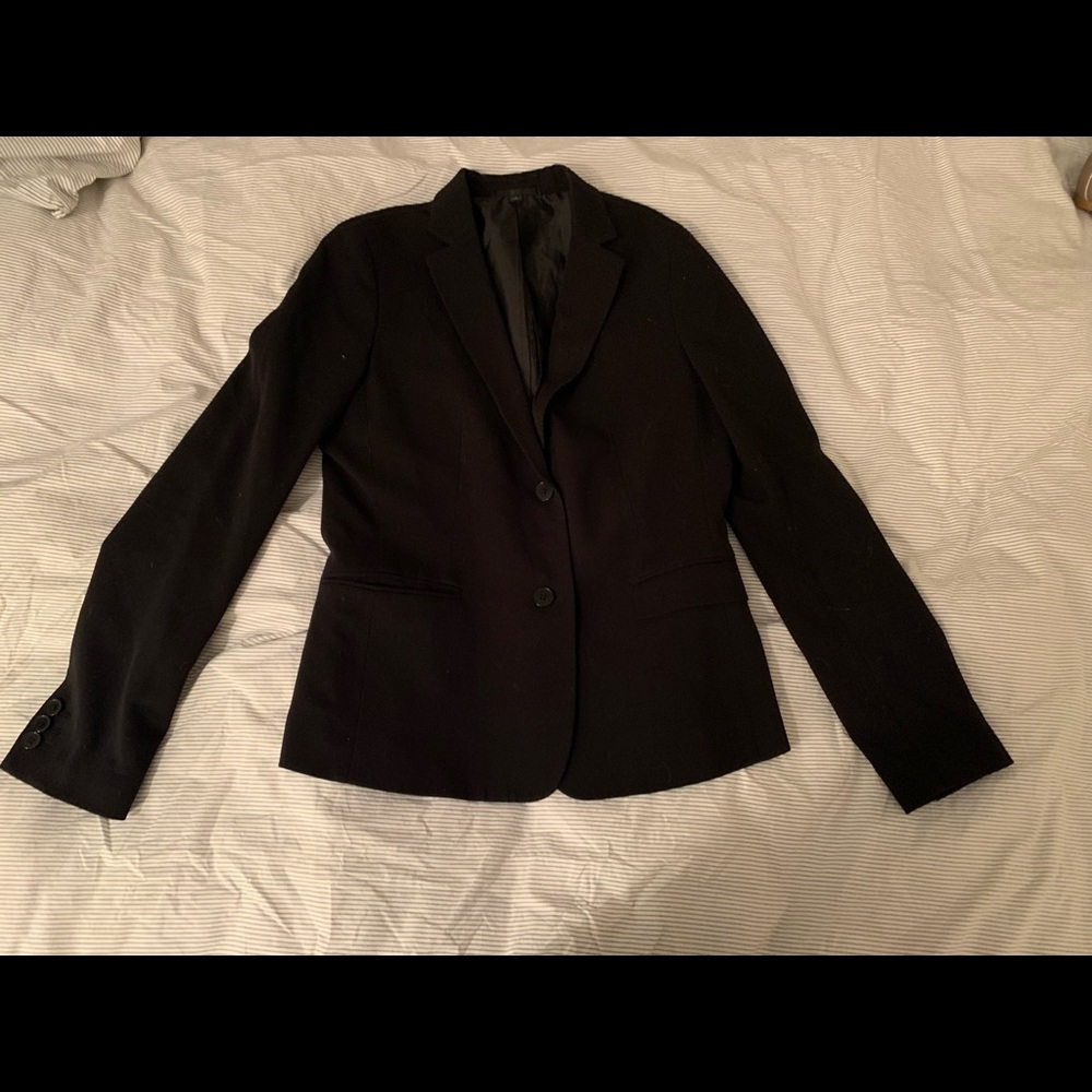 Uniqlo black blazer.